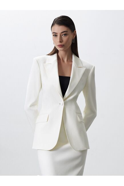 Женский приталенный пиджак на одной пуговице экрю от byME 