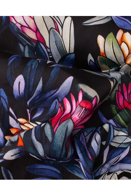 Женская рубашка из хлопка под пуговицы с супатной застежкой полуприталенная с отделкой цветы - 8144 от byME 