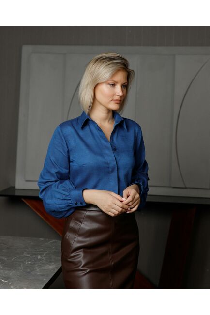 Женская рубашка фактурная с пышным рукавом синяя - 8428 от byME 
