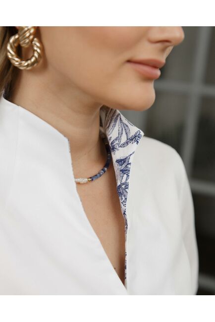 Женская рубашка под запонку воротник стойка белая с отделкой цветы - 8441 от byME 