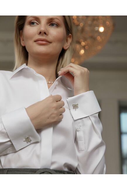 Женская рубашка под запонку белая с отделкой голубые цветы - 8451 от byME 