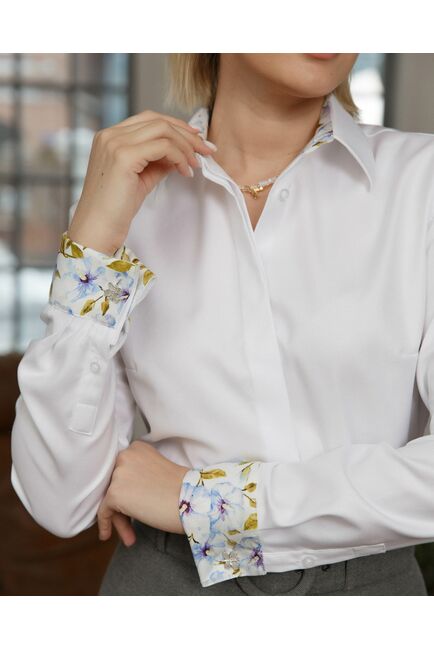 Женская рубашка под запонку белая с отделкой голубые цветы - 8451 от byME 