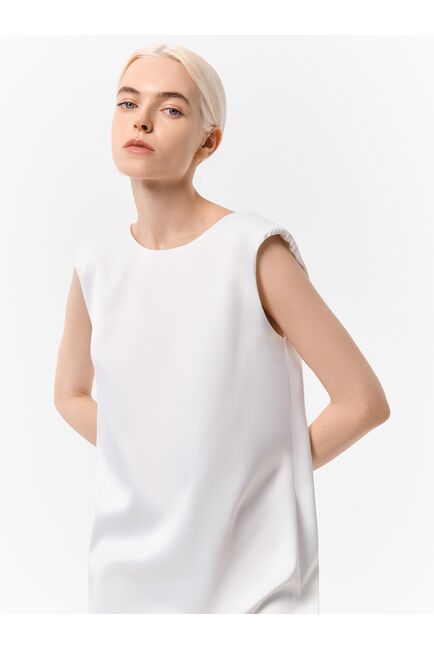 Атласное платье с акцентными плечами от byME 