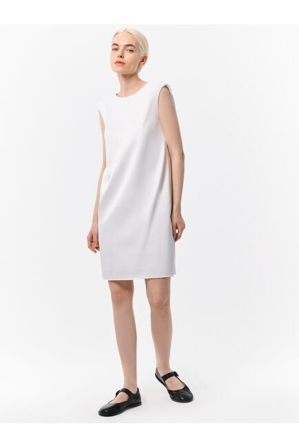 Атласное платье с акцентными плечами от byME 