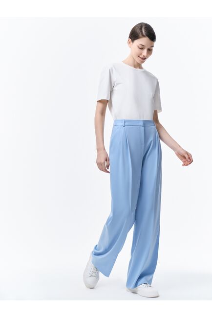 Широкие брюки с защипами голубые от byME 