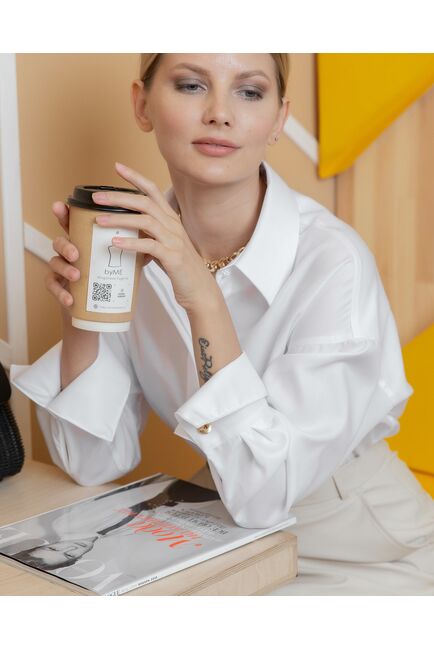 Женская рубашка с высоким манжетом под запонку белая фактура твилл - 8410 от byME 