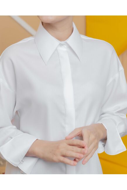 Женская рубашка с высоким манжетом под запонку белая фактура твилл - 8410 от byME 