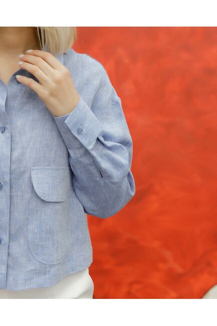 Женская льяная рубашка укороченная с карманами синяя - 8501 от byME 