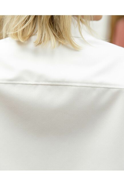 Женская рубашка укороченная с карманами белая - 8502 от byME 