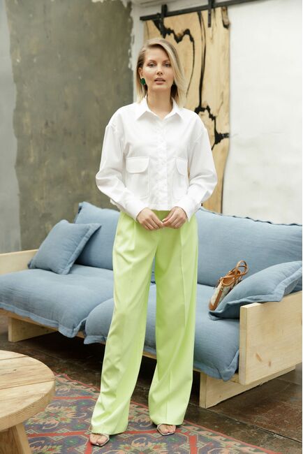 Женская рубашка укороченная с карманами белая - 8502 от byME 