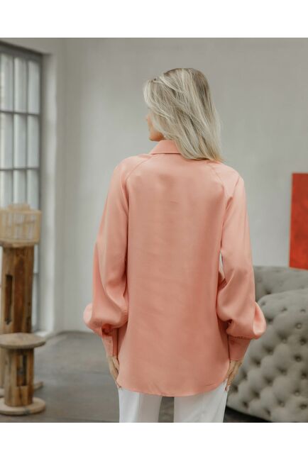Женская рубашка в оверсайз под пуговицу с пышным рукавом персиковая - 8519 от byME 