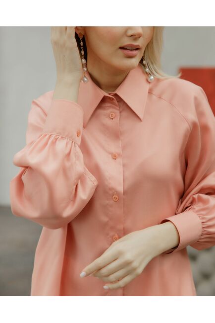 Женская рубашка в оверсайз под пуговицу с пышным рукавом персиковая - 8519 от byME 