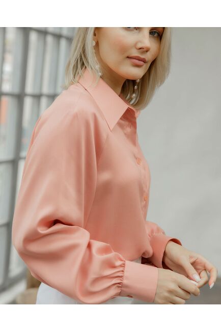 Женская рубашка в оверсайз под пуговицу с пышным рукавом персиковая - 8519 от byME 