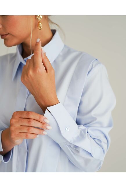 Женская рубашка голубая из хлопка с интересной манжетой под пуговицы 8550 от byME 