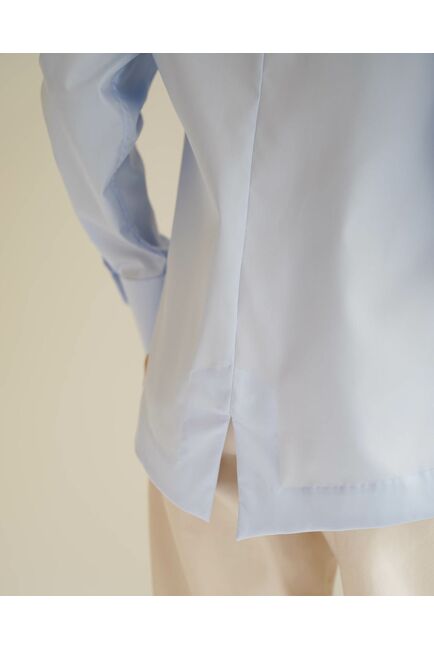 Женская рубашка голубая из хлопка с интересной манжетой под пуговицы 8550 от byME 