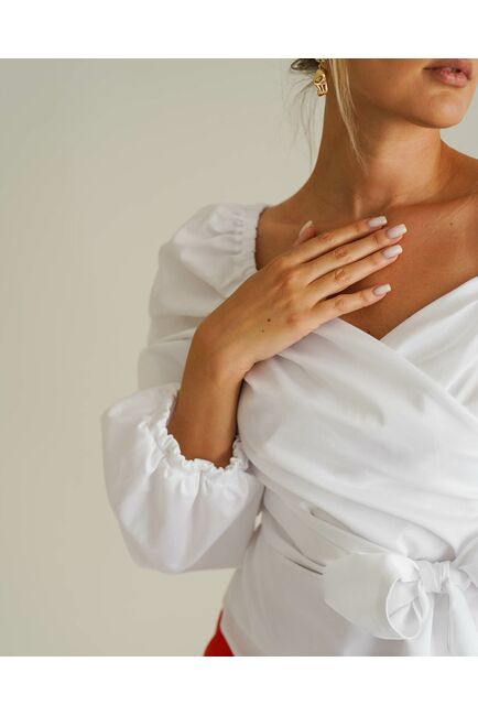 Женская рубашка на запах белая из хлопка сатинового плетения  8551 от byME 