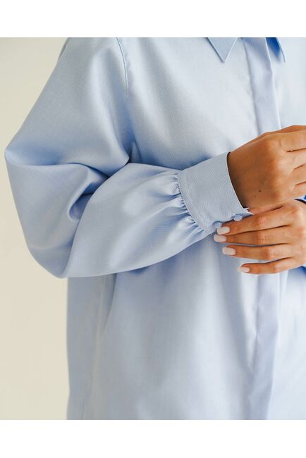 Женская рубашка под пуговицу в прямом силуэте голубая - 8523 от byME 