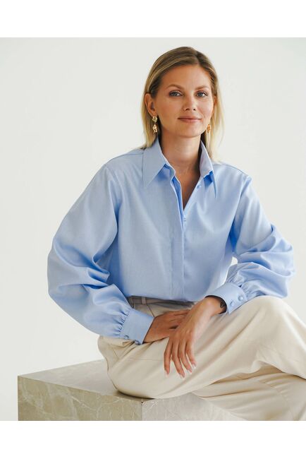 Женская рубашка под пуговицу в прямом силуэте голубая - 8523 от byME 