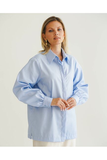 Женская рубашка под пуговицу в прямом силуэте голубая - 8523 от byME 