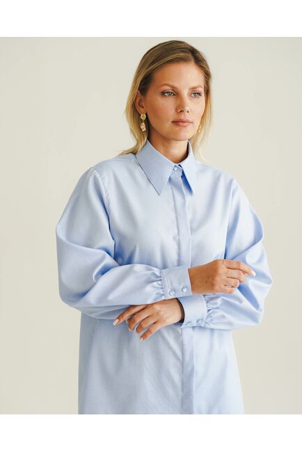 Женская рубашка под пуговицу в прямом силуэте голубая - 8523 от byME 