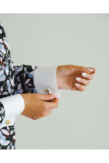 Женская рубашка принт белые маки на тёмном фоне -8541 от byME 