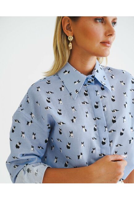 Женская рубашка с универсальным манжетом принт щенки на голубом фоне - 8542 от byME 