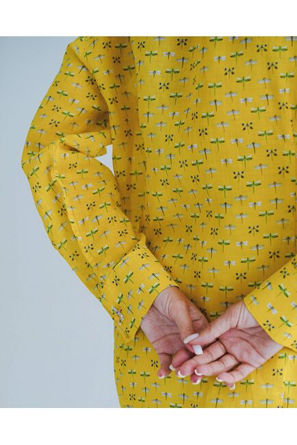 Женская рубашка из крапивы с универсальным манжетом стрекозы на жёлтом фоне - 8543 от ByME 