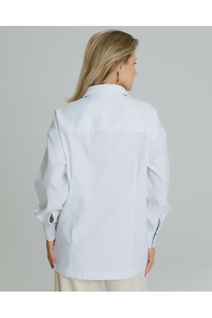 Рубашка женская в белом цвете с отделкой, в прямом силуэте с универсальной манжетой  - 8581 от byME 