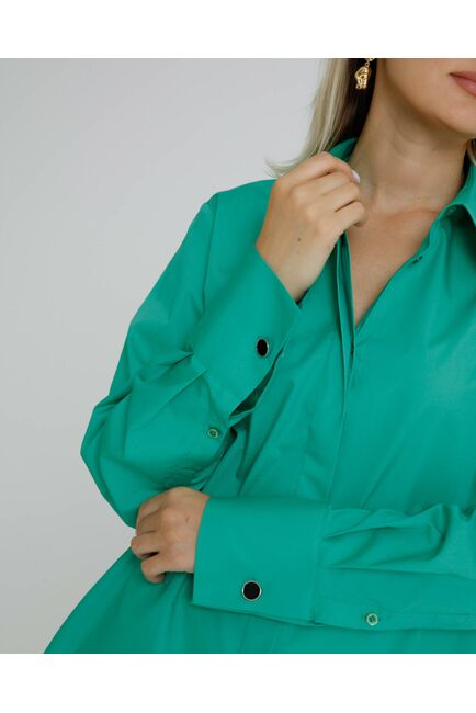 Рубашка женская из хлопка в  ярко зеленом цвете, в прямом силуэте с универсальной манжетой - 8582 от byME 