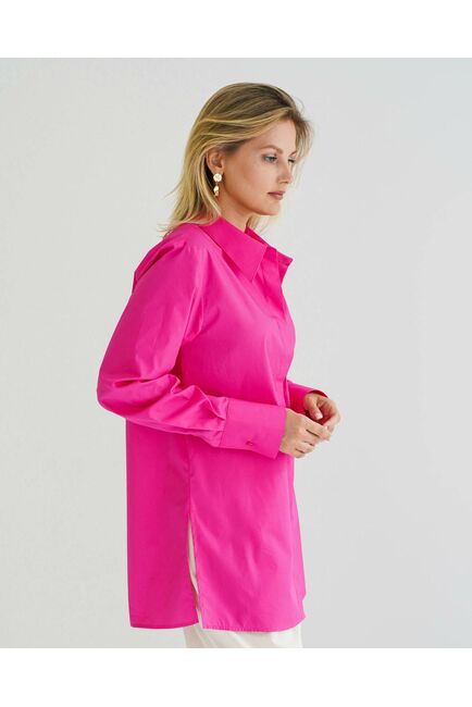 Рубашка женская из хлопка в ярко розовом цвете, в прямом силуэте с универсальной манжетой - 8583 от byME 