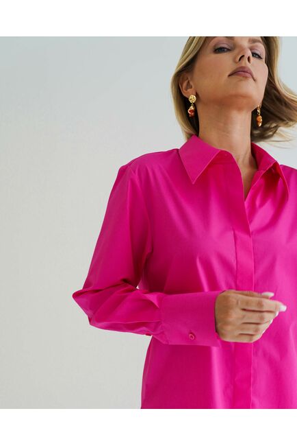 Рубашка женская из хлопка в ярко розовом цвете, в прямом силуэте с универсальной манжетой - 8583 от byME 