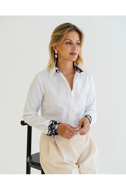 Женская рубашка из хлопка под запонку белая с отделкой цветы- 8594 от byME 