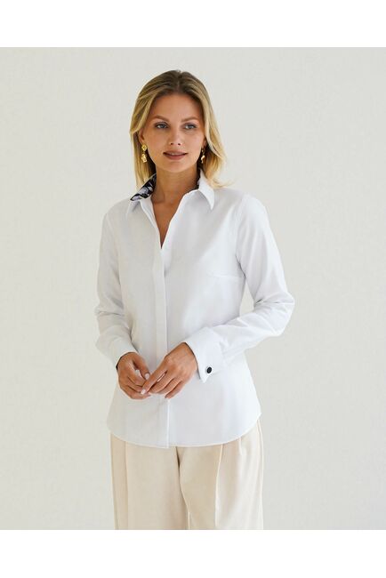 Женская рубашка из хлопка под запонку белая с отделкой цветы- 8594 от byME 