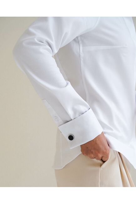 Женская рубашка из хлопка под запонку белая с отделкой цветы- 8594 от byME 