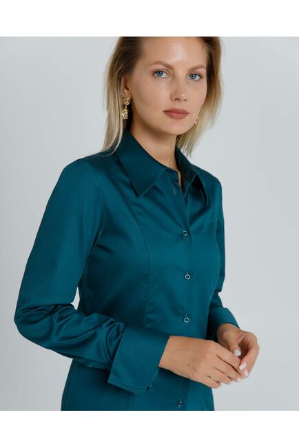 Женская рубашка приталенная под пуговицы в бутылочном цвете из хлопка сатинового плетения - 8603 от byME 