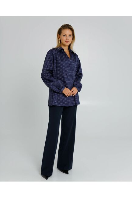 Женская рубашка на запах из хлопка сатиного плетения синяя в белый горошек  - 8604 от ByME 