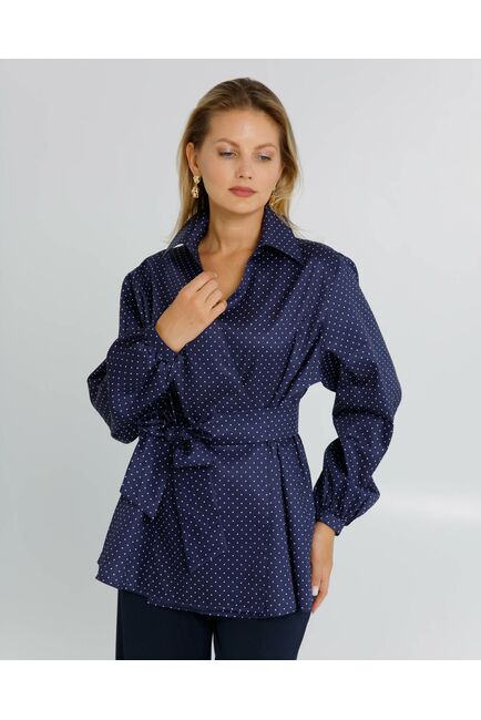 Женская рубашка на запах из хлопка сатиного плетения синяя в белый горошек  - 8604 от ByME 
