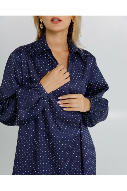 Женская рубашка на запах из хлопка сатиного плетения синяя в белый горошек  - 8604 от ByME 