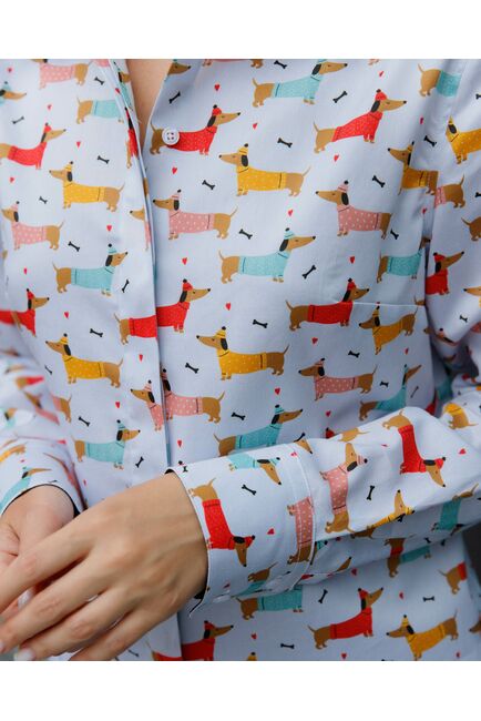 Женская рубашка под пуговицы с супатной застежкой полуприталенная принт таксы в шляпках   8625 от byME 