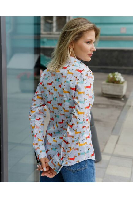 Женская рубашка под пуговицы с супатной застежкой полуприталенная принт таксы в шляпках   8625 от byME 