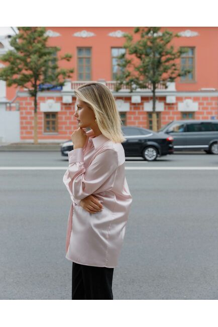 Женская блуза из шёлка в пудровом цвете с универсальной манжетой 8629 от byME 