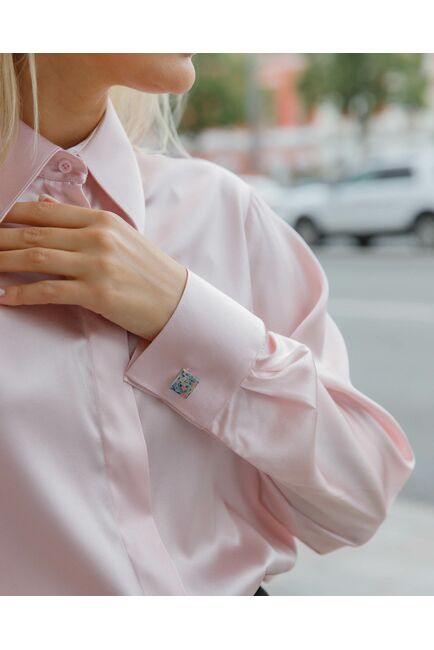 Женская блуза из шёлка в пудровом цвете с универсальной манжетой 8629 от byME 