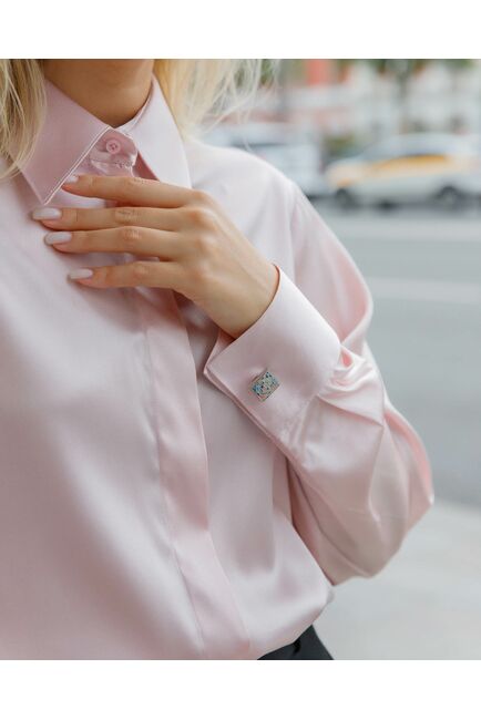 Женская блуза из шёлка в пудровом цвете с универсальной манжетой 8629 от byME 