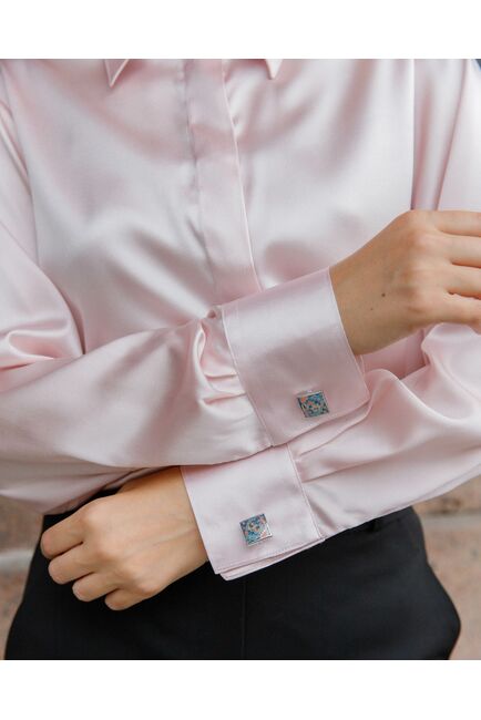 Женская блуза из шёлка в пудровом цвете с универсальной манжетой 8629 от byME 