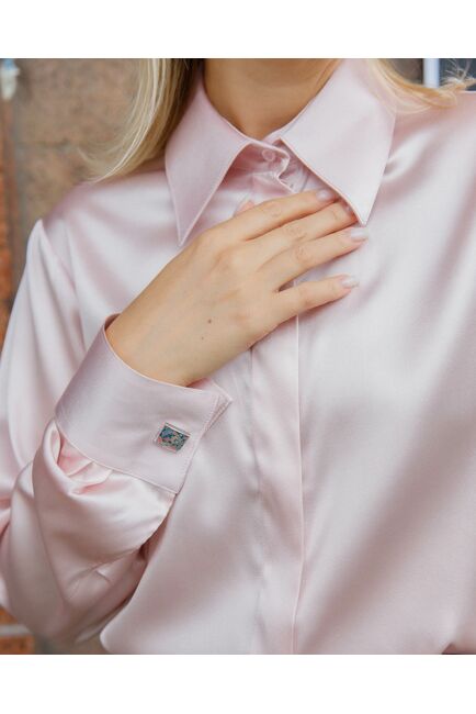 Женская блуза из шёлка в пудровом цвете с универсальной манжетой 8629 от byME 