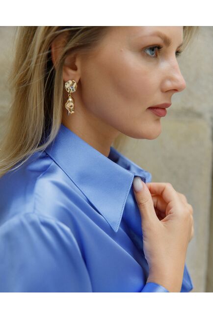 Женская блуза из шёлка в синем цвете с универсальной манжетой прямом силуэте  - 8631 от byME 