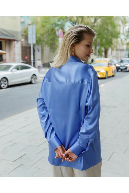 Женская блуза из шёлка в синем цвете с универсальной манжетой прямом силуэте  - 8631 от byME 