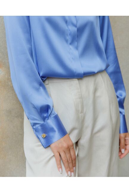 Женская блуза из шёлка в синем цвете с универсальной манжетой прямом силуэте  - 8631 от byME 