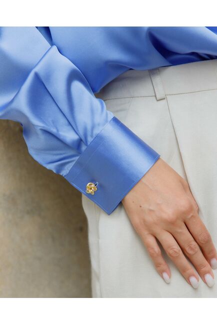 Женская блуза из шёлка в синем цвете с универсальной манжетой прямом силуэте  - 8631 от byME 