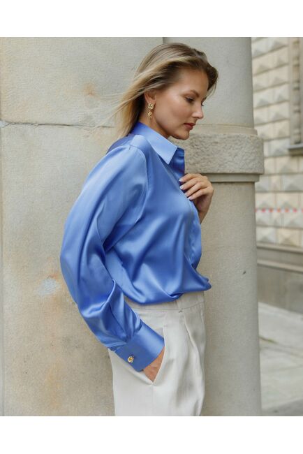 Женская блуза из шёлка в синем цвете с универсальной манжетой прямом силуэте  - 8631 от byME 